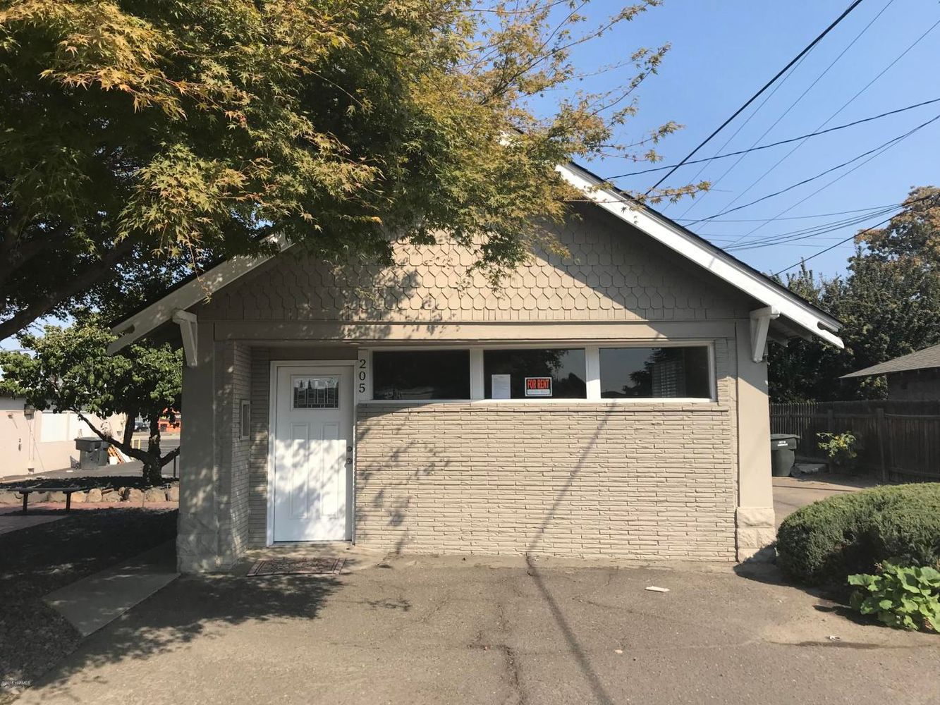 201 E 2nd St, Grandview, WA 98930